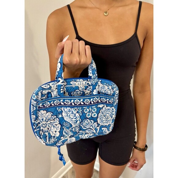 Vera Bradley Handbags - VERA BRADLEY Blue Lagoon Blue/White Floral Soft Tablet iPad Case W/Handles